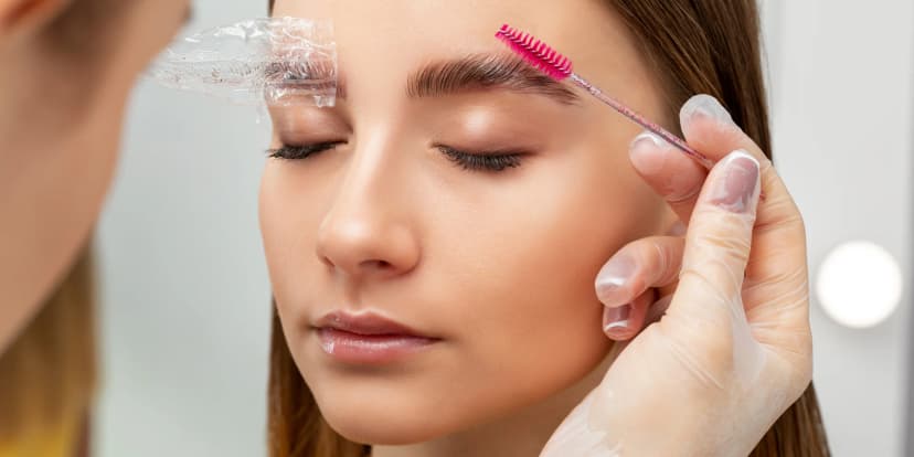 Barvení a úprava řas, laminace obočí i lash lifting, 30–⁠⁠⁠⁠⁠⁠90 minut