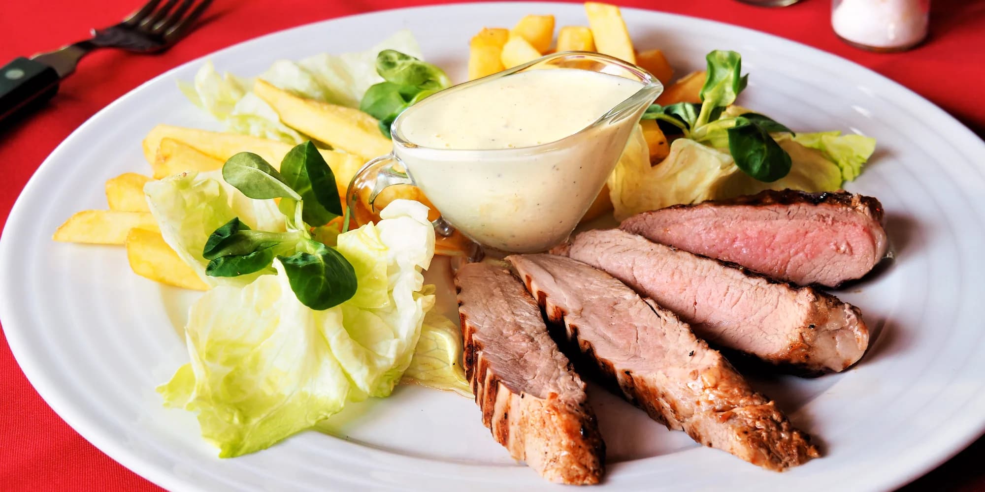 3chodové menu pro 2 ve středověké restauraci: poctivý vývar, panenka i moravská palačinka