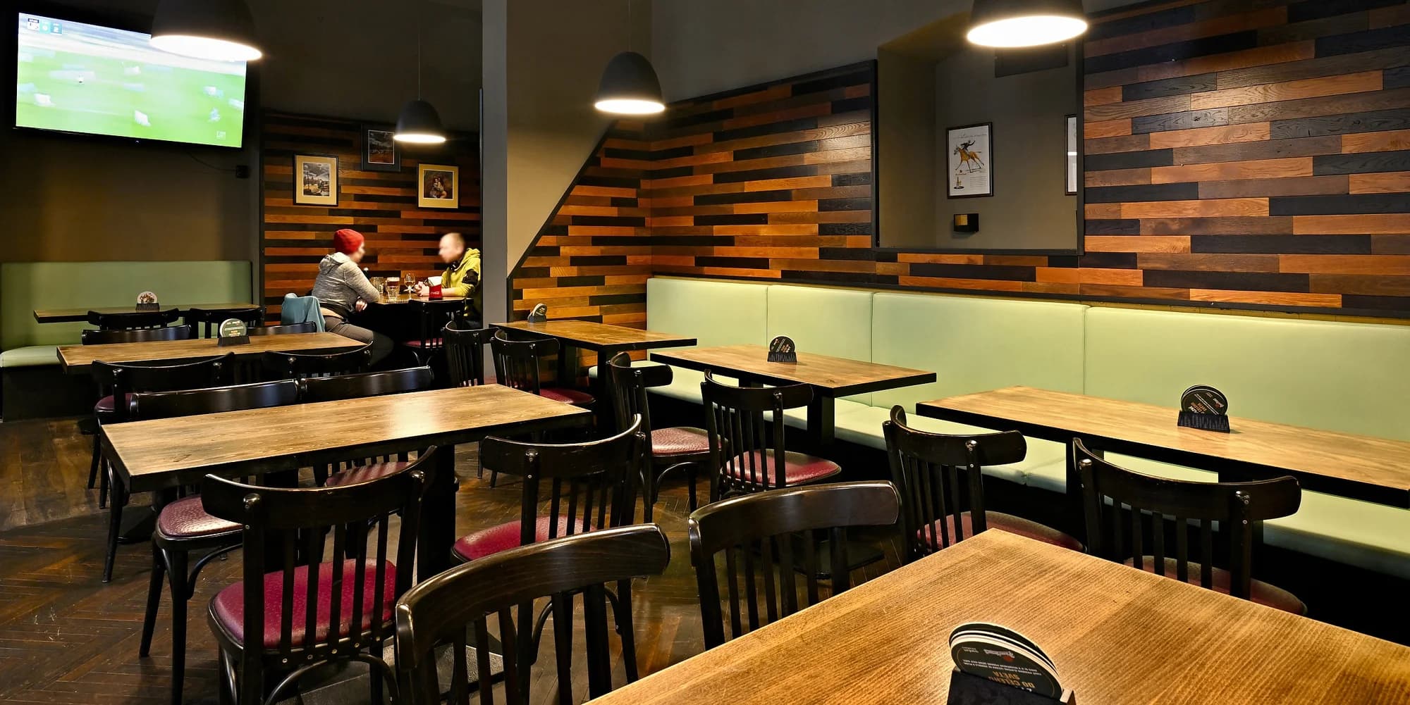 Luxusní burgery s hovězím Angus, hranolky i pivo pro 1-2 osoby