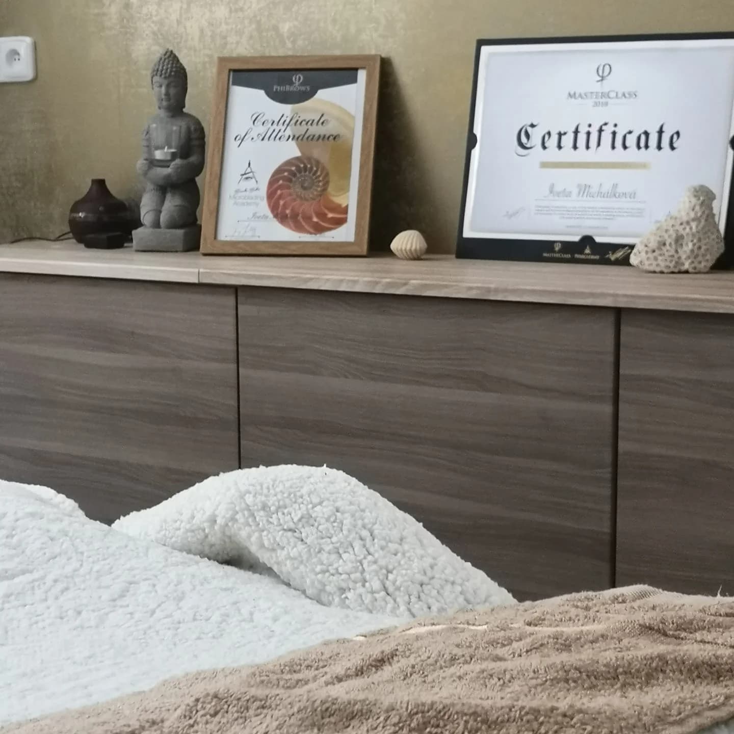 Mikrojehličková mezoterapie celého obličeje vč. aplikace kyseliny hyaluronové