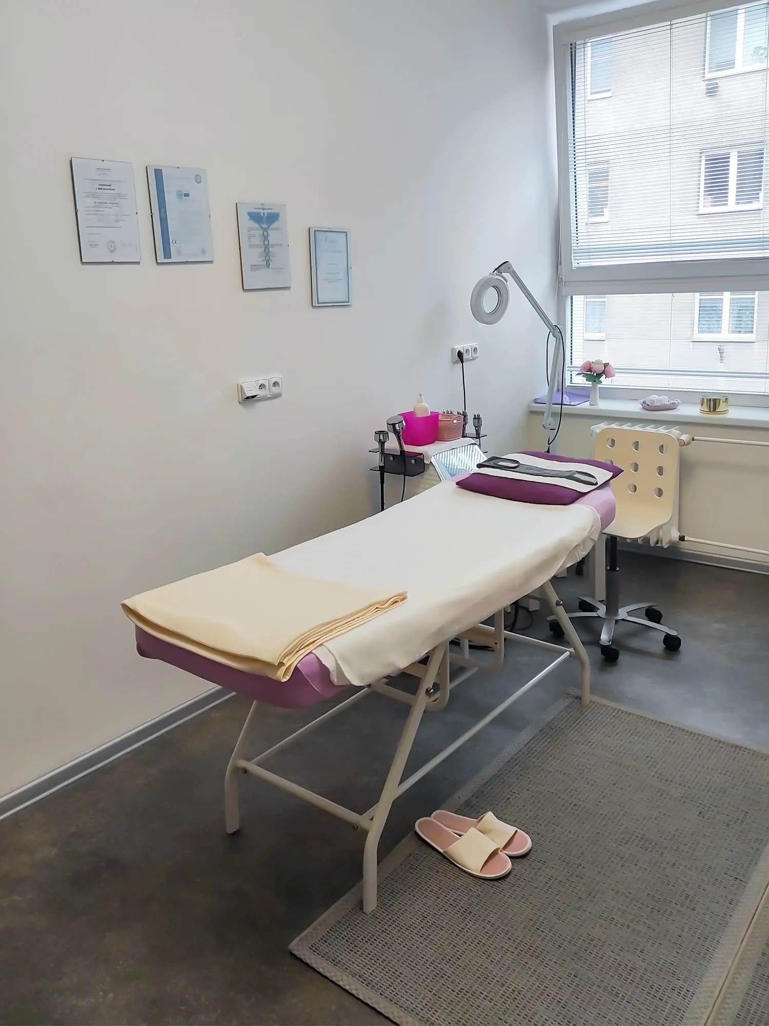 Pečující balíček: kosmetické ošetření pleti a přístrojová lymfodrenáž