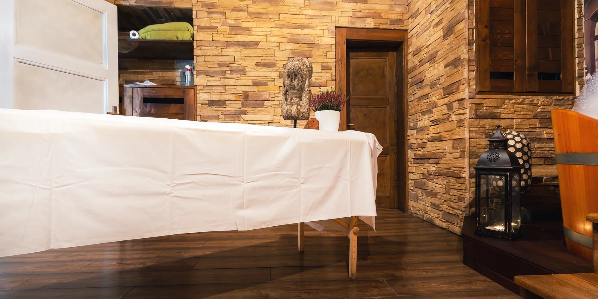 Masáž dle výběru: sportovní, relaxační, bambusová, konopná a další, 30–50 minut