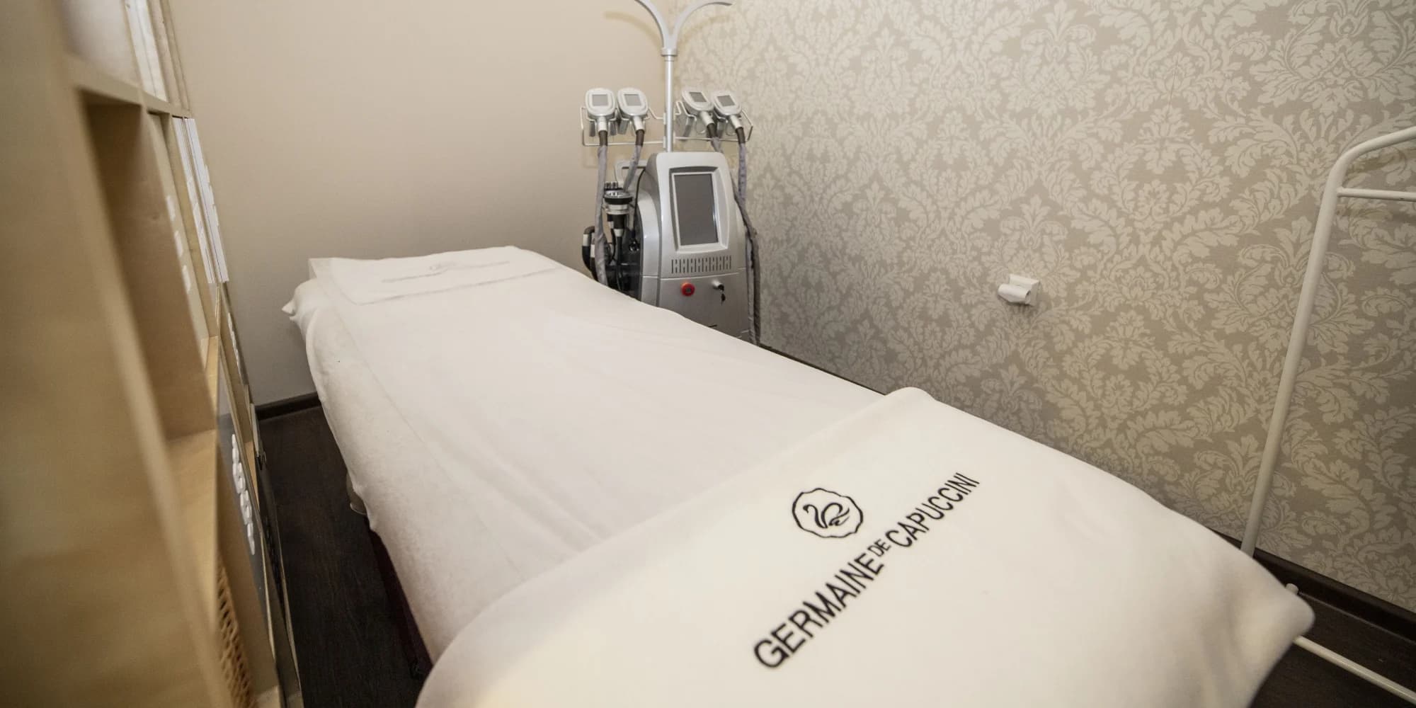 Chemický peeling nové generace pro zmírnění akné, vrásek a sjednocení pleti
