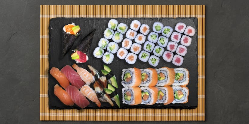 Sushi sety v restauraci Sun House: maki, nigiri i kalifornské rolky, 24–52 ks