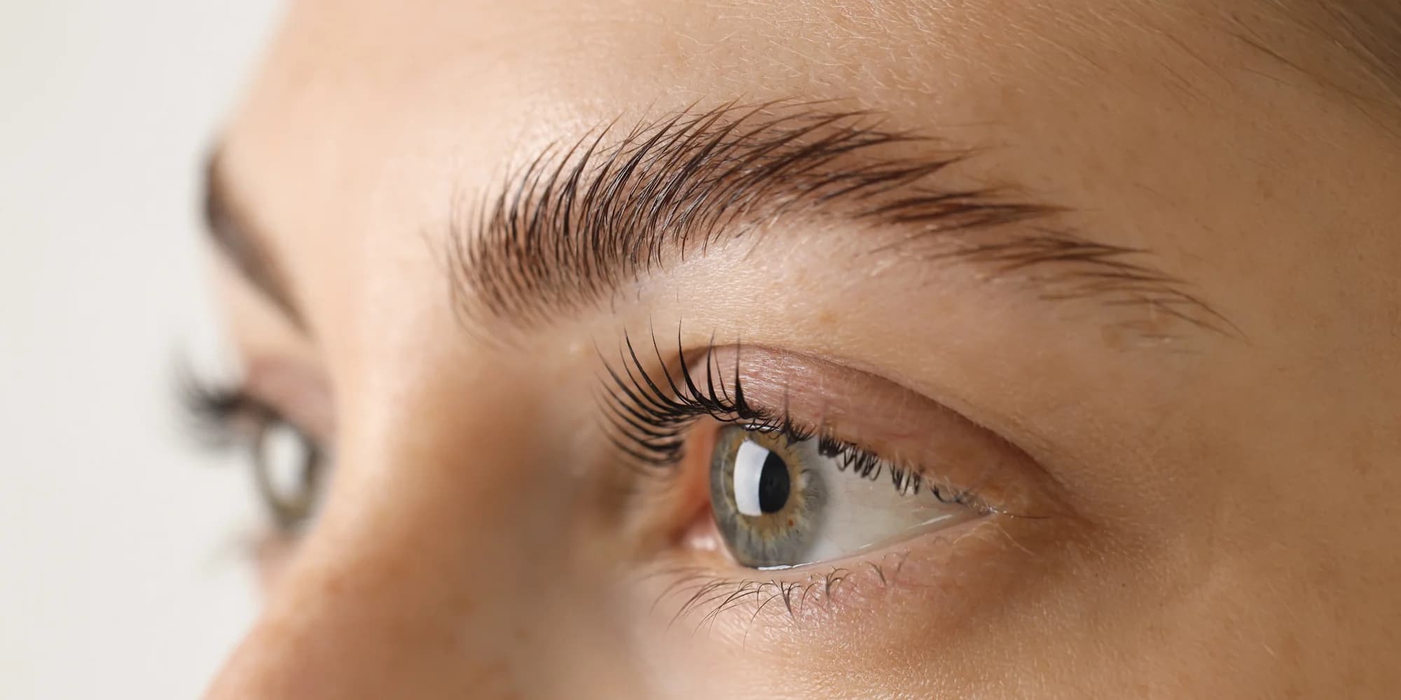 Výrazný pohled bez práce: lash lifting a laminace obočí v brněnském salonu