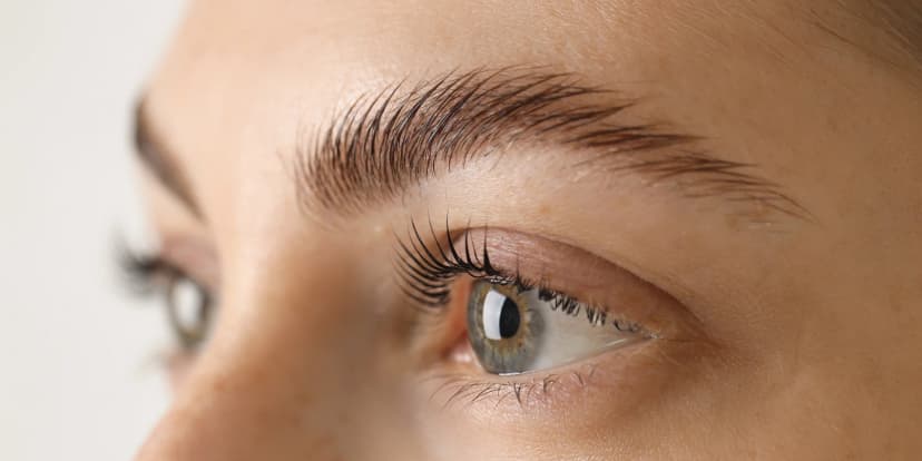 Výrazný pohled bez práce: lash lifting a laminace obočí v brněnském salonu