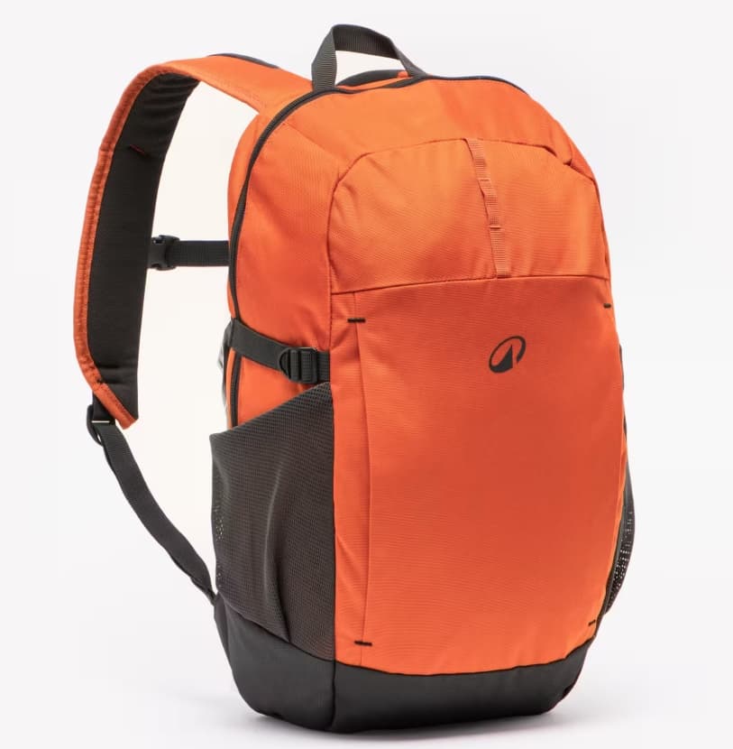 Batoh QUECHUA Arpenaz 100, 27 l, váha jen 540 gr