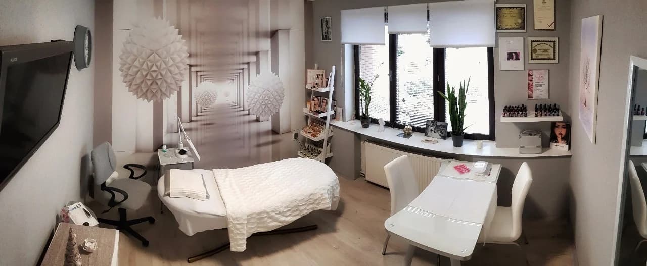 Laminace obočí, trvalá na řasy, semipermanentní barvení nebo prodloužení řas