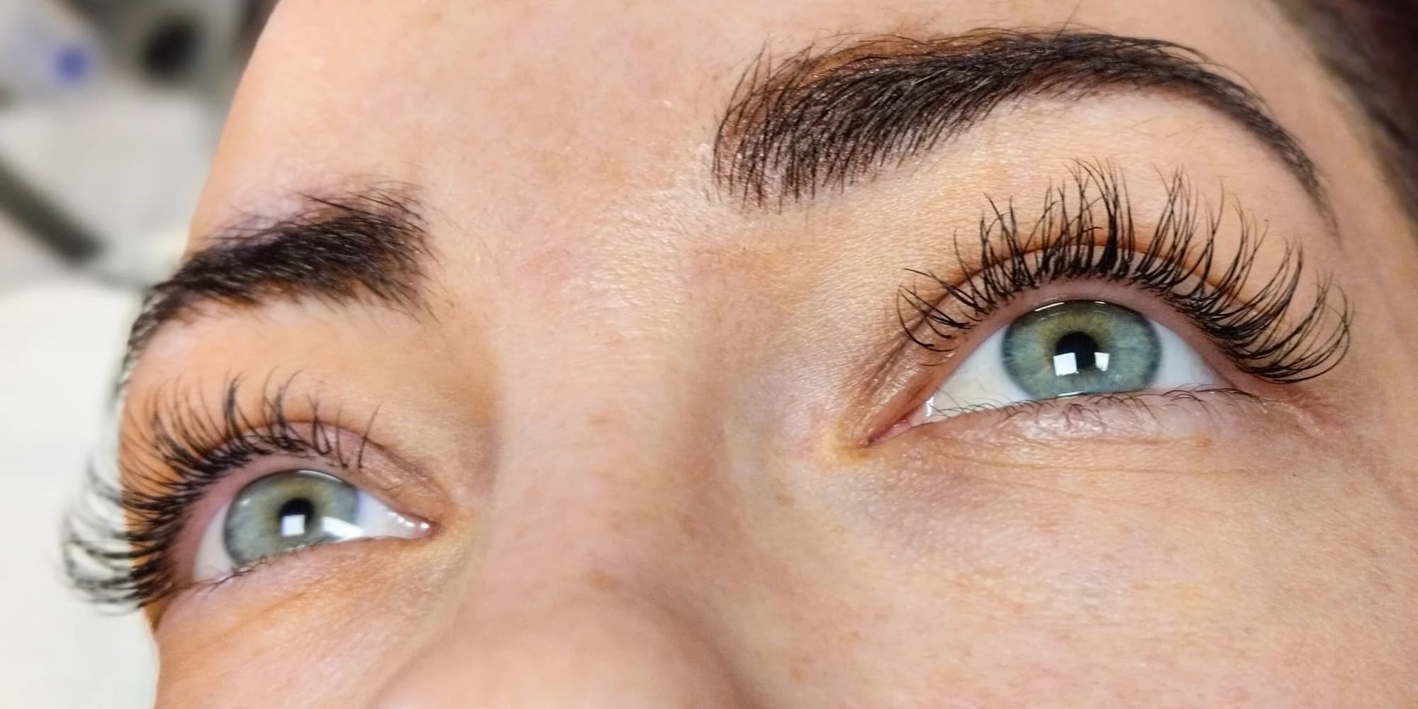 Uhrančivý pohled: lash lifting vč. barvení i prodloužení metodou 1:1 i volume