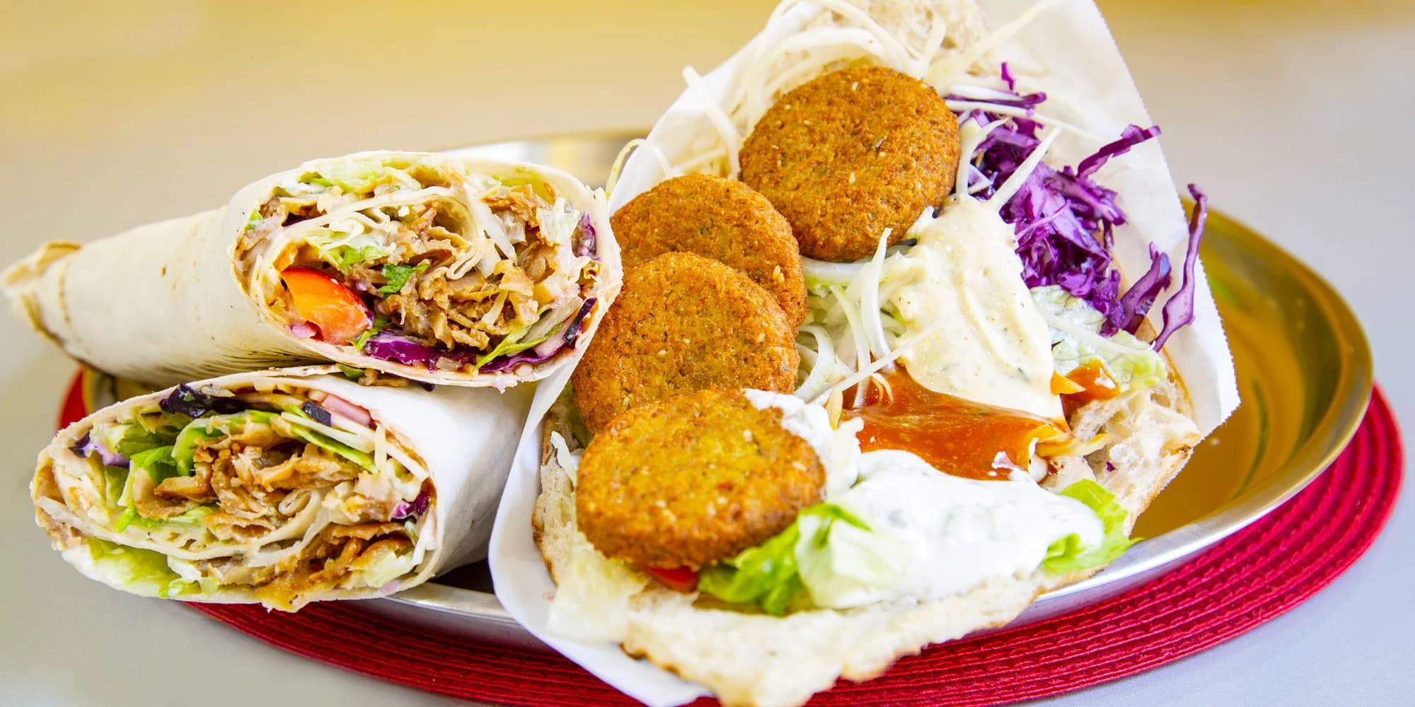 Twister, kebab nebo falafel a limonáda nebo Ayran pro 1 i 2 osoby