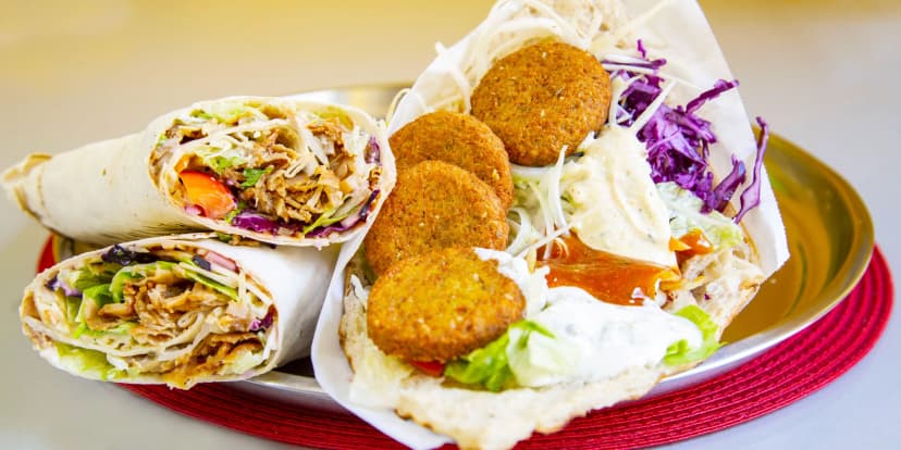 Twister, kebab nebo falafel a limonáda nebo Ayran pro 1 i 2 osoby