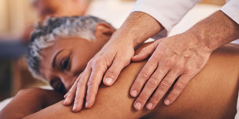 Dopřejte si zasloužený relax: celotělová masáž pro seniory v délce 50 minut