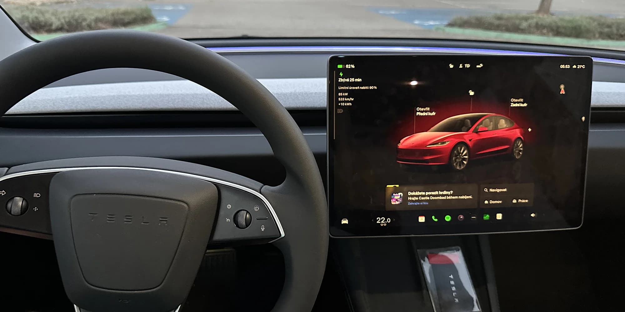 Jízda v nejmodernějším a zároveň nevýkonnějším elektromobilu od značky Tesla : jako řidič nebo spolujezdec