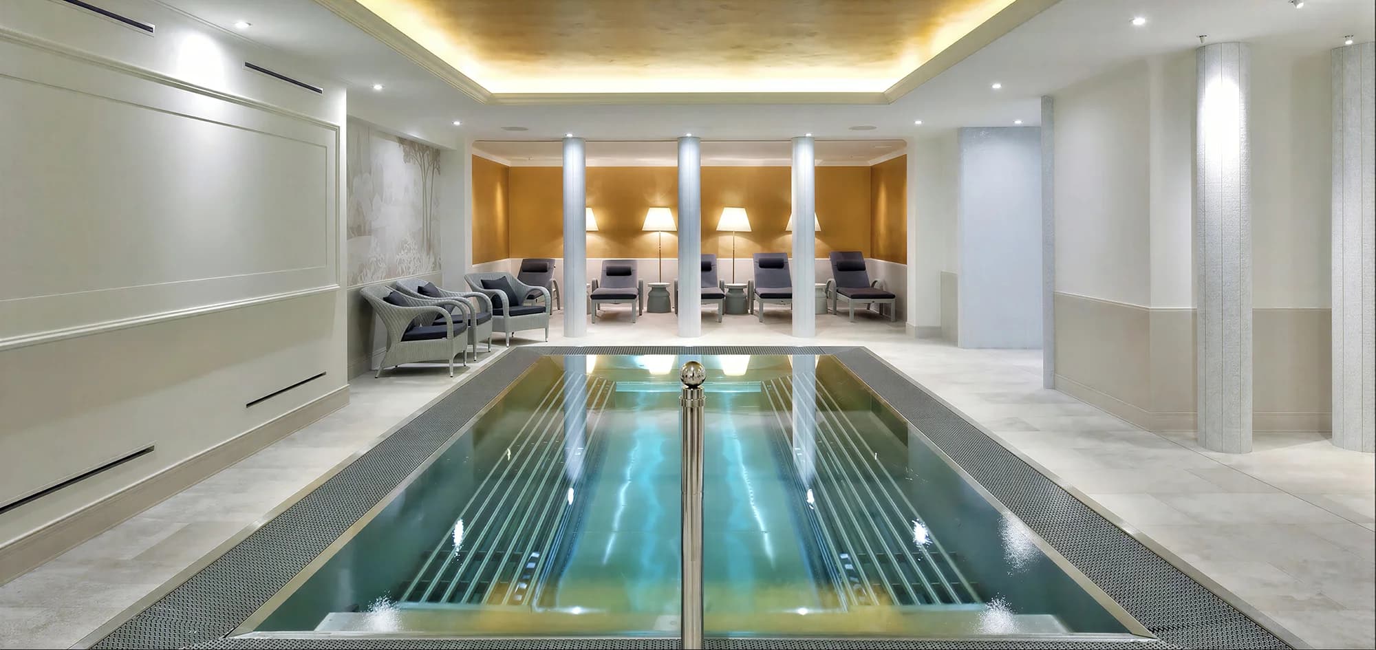 Wellness či relaxační rituál: sauna, vířivka, masáž, ošetření pleti i lahev sektu