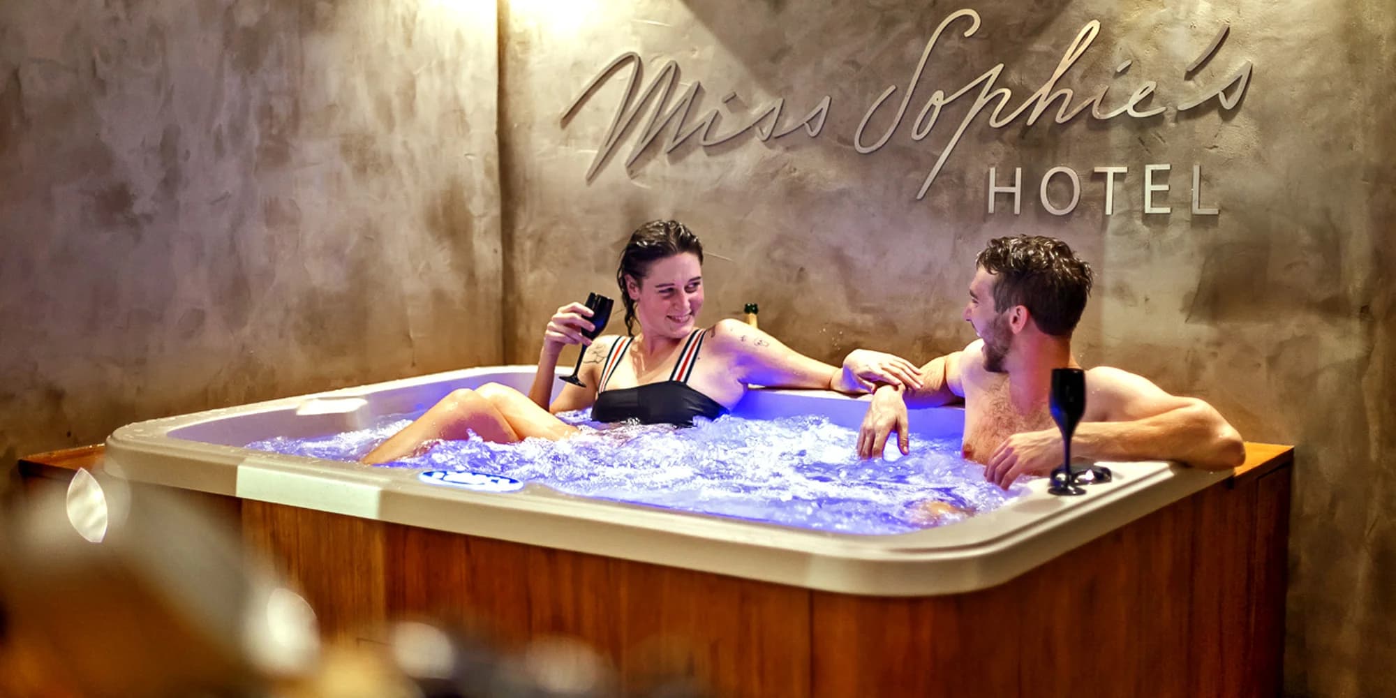 90 minut v privátním wellness až pro 3 osoby: vířivka, sauna i občerstvení
