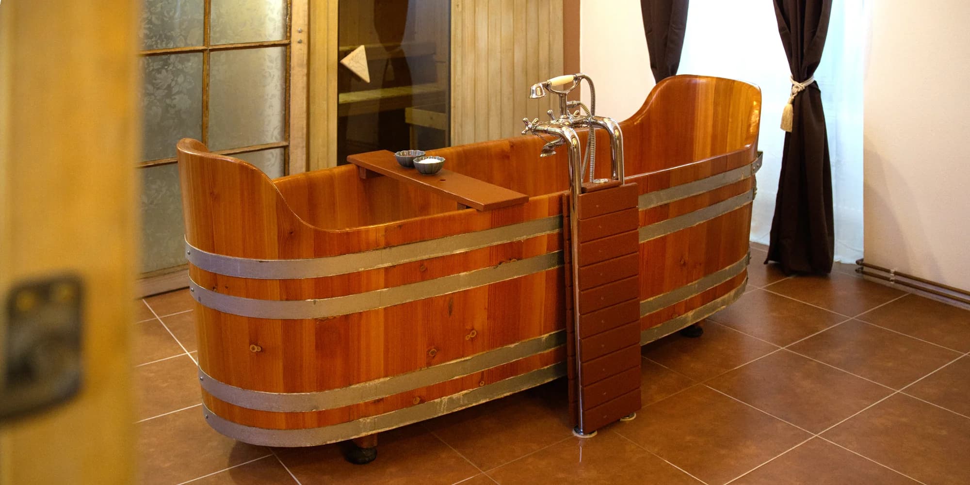 Vinné lázně jen pro vás, privátní sauna i koupací káď a neomezená konzumace vína pro 2 osoby