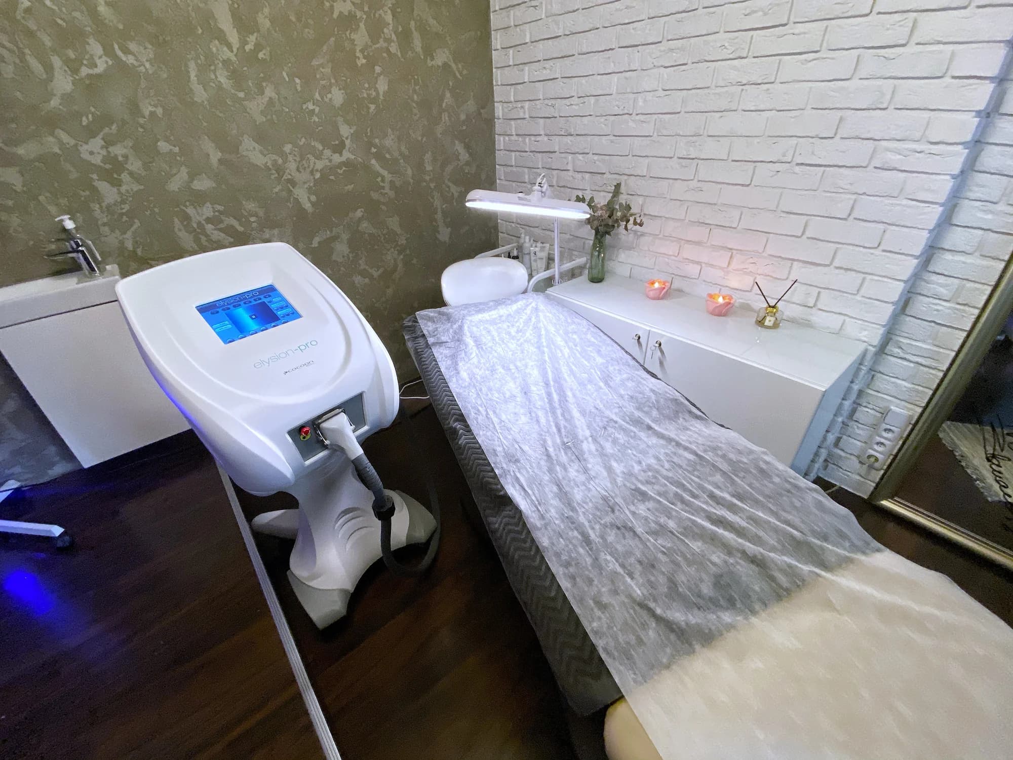 Laserová epilace pro muže přístrojem Elysion Pro
