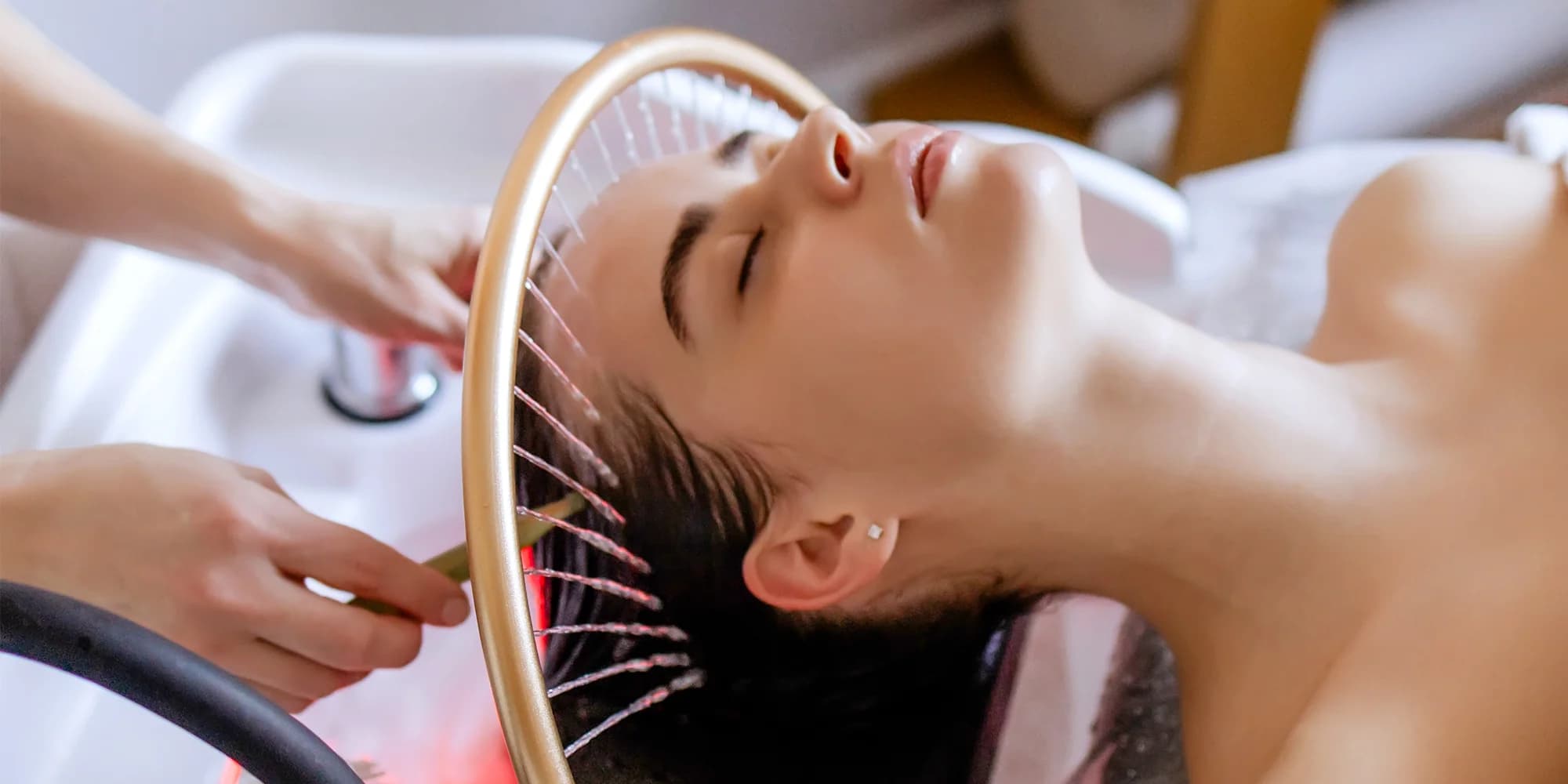Vlasová výživa či head spa: ⁠⁠⁠⁠⁠⁠60 či 90 minut relaxu pro ženy i muže, vč. čištění vlasové pokožky a masáže