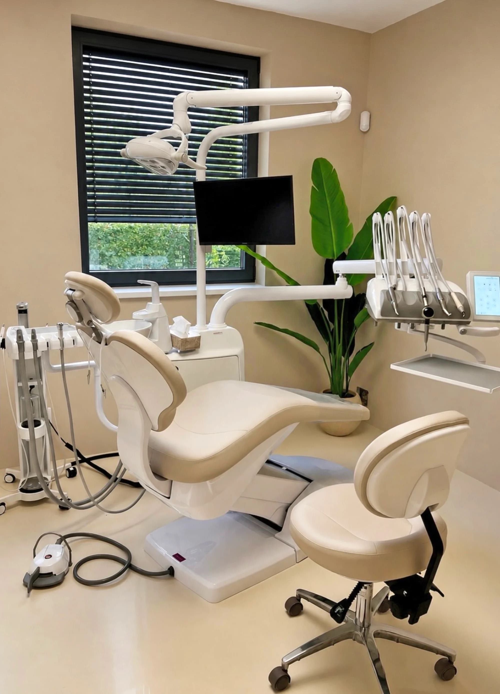 Dentální hygiena pro dospělé i děti vč. airflow a fluoridace