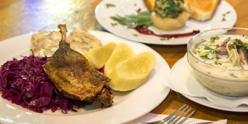 Svatomartinské menu: dozlatova pečené stehno, červené zelí, paštička, kaldoun i perník