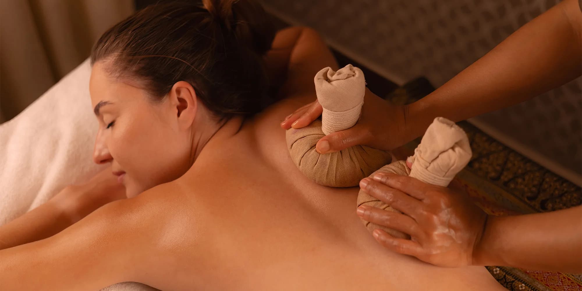 Thajská masáž pro dvě osoby: relaxační olejová, tradiční thajská či tygří