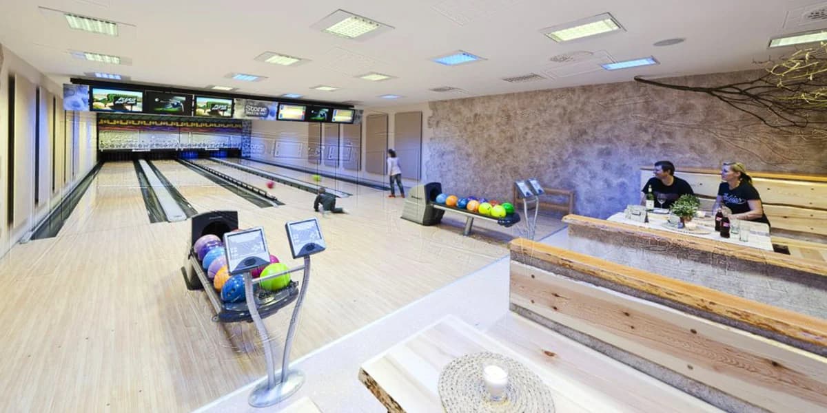 Zábava pro velké i malé: hodina bowlingu až pro 10 osob