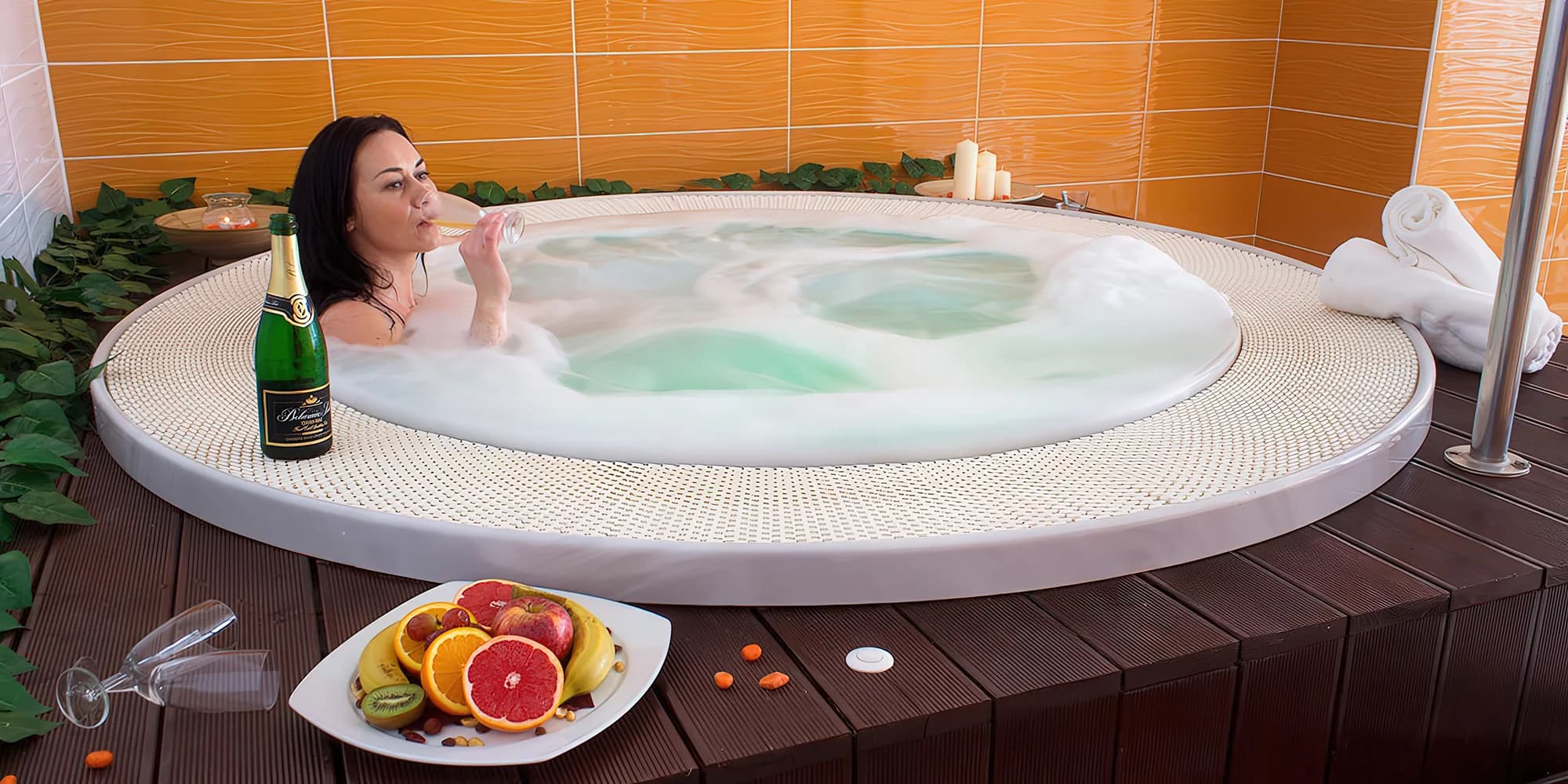 Relax na 60 nebo 120 minut: privátní wellness s dvouchodovým menu a lahví sektu pro pár