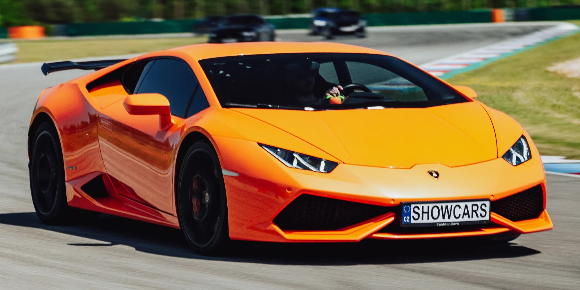 20 min. v supersportu: Ferrari, Lamborghini, McLaren, Porsche, Mustang, Subaru aj.