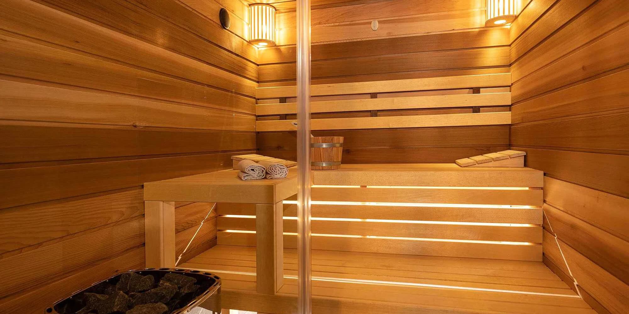 2 hodiny privátního wellness s vířivkou a finskou saunou pro 2 osoby