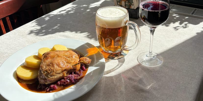 Konfitované kachní stehno či pečená BBQ žebra s pivem či vínem pro 1 nebo 2 osoby