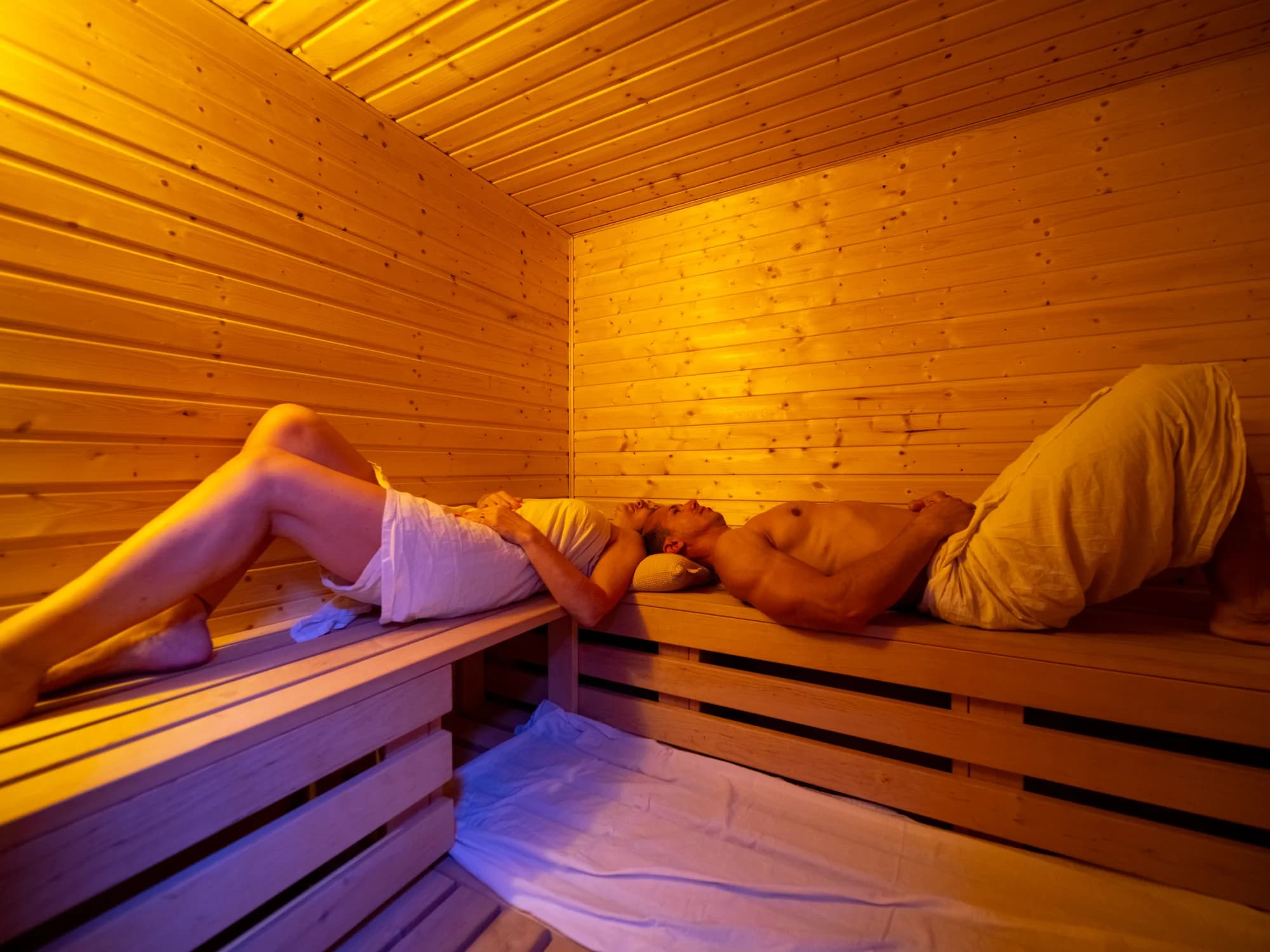 Ničím nerušený odpočinek: privátní wellness pro dva –⁠⁠⁠⁠⁠⁠ sauna, vířivka, sekt i čokoládové fondue
