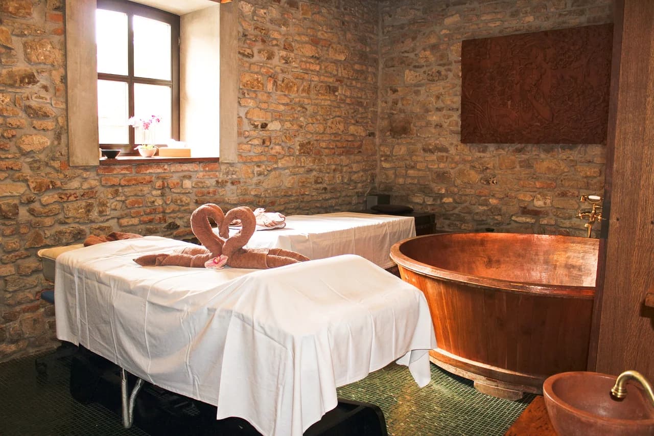Relaxace pro 2 osoby: pivní, vinná nebo kokosová lázeň a nápoj ladící s koupelí