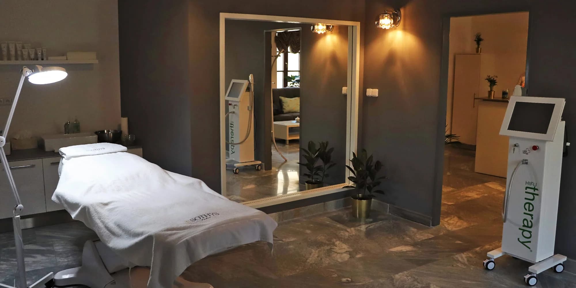 Omlazení a lifting obličeje pomocí přístroje HIFUtherapy: oční okolí, dolní část obličeje i celá tvář