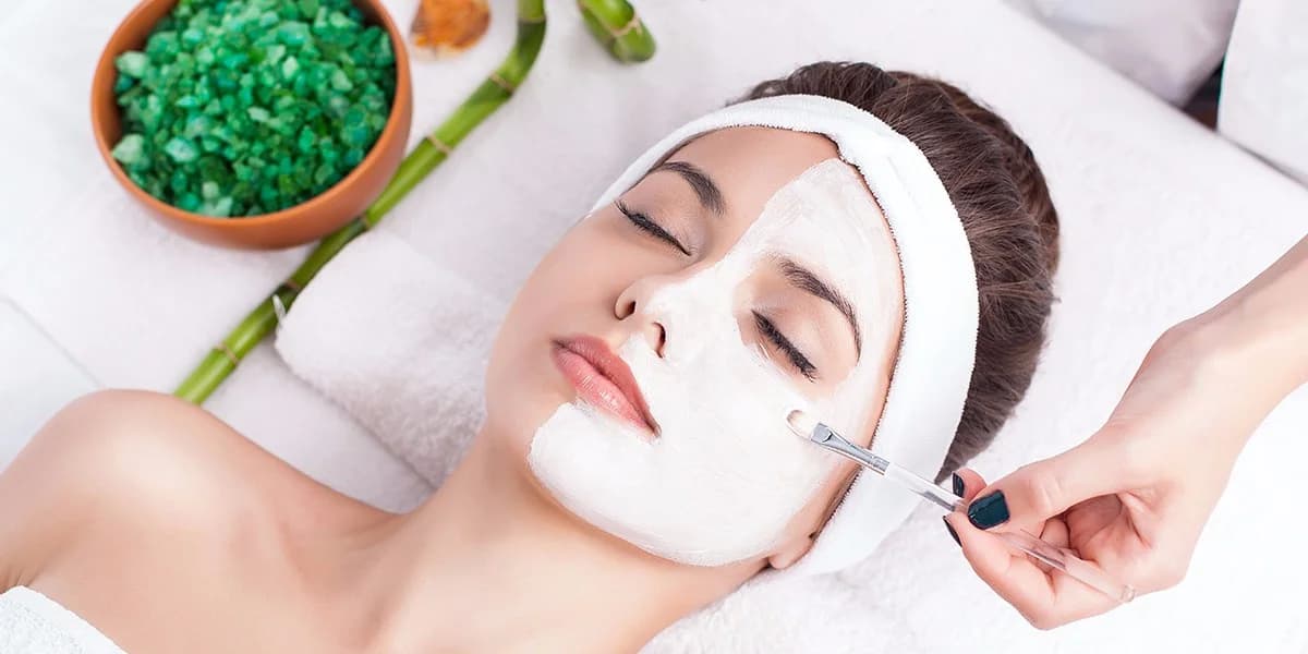 Svěží a jasná pleť: kyslíková mezoterapie s diamantovou dermabrazí, ošetření obličeje i dekoltu