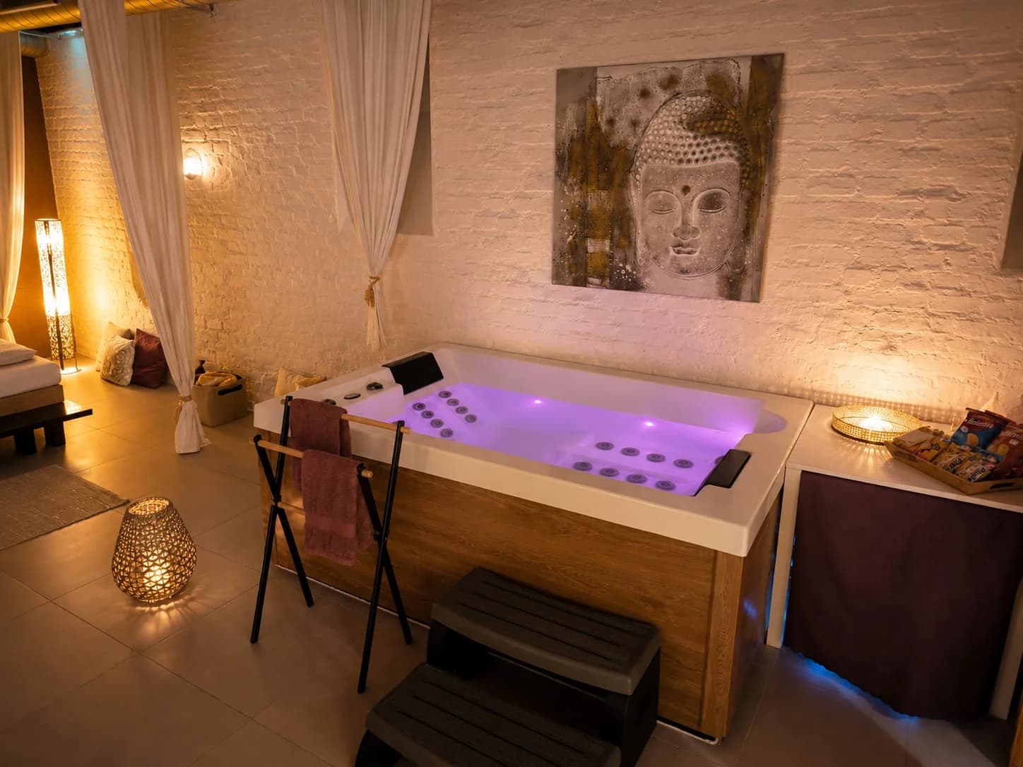 Privátní relax v hydromasážní vaně a infrasauně na 60–240 min. i romantický balíček na celou noc