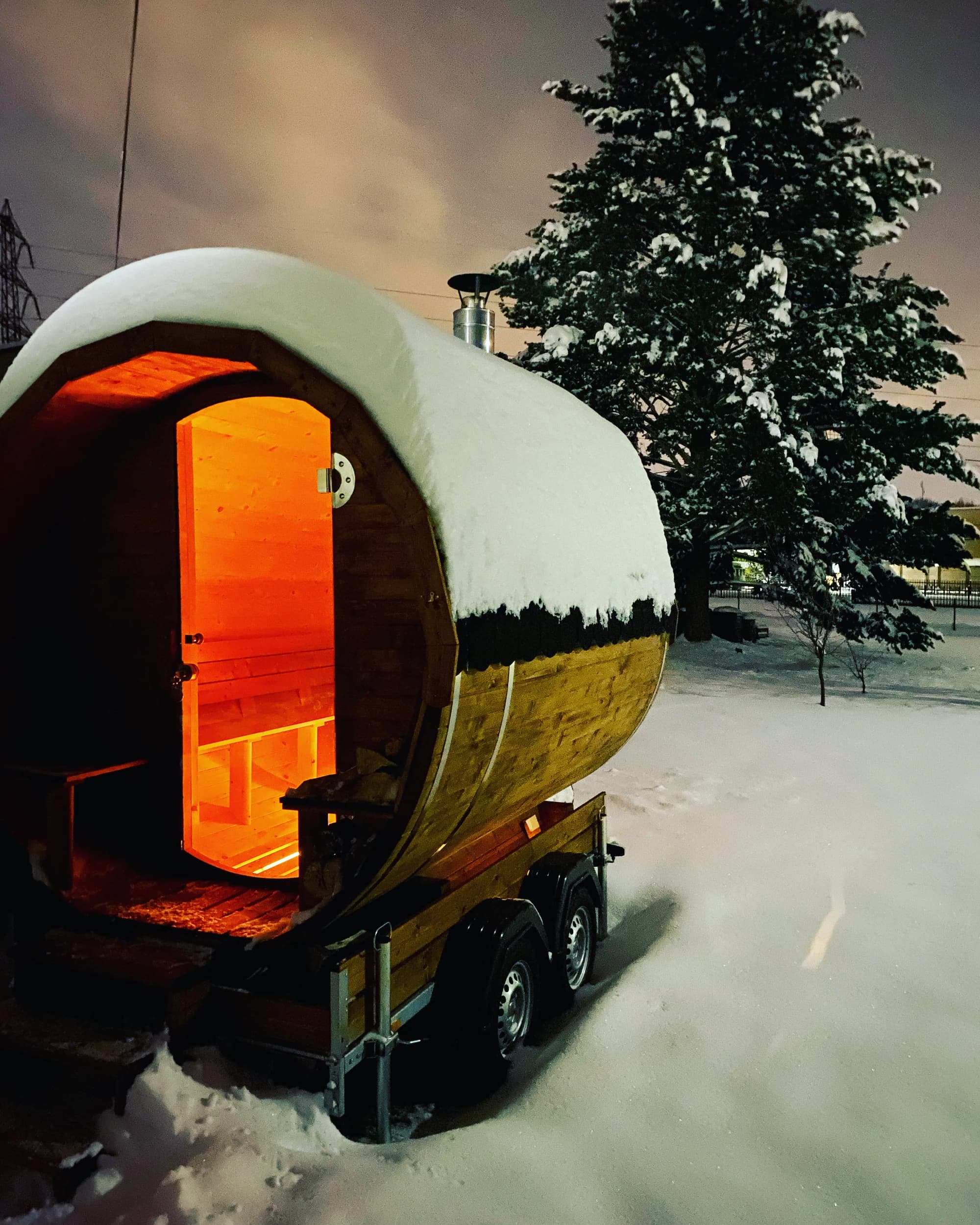 Mobilní sauna na vaši zahradu i k chalupě u jezera: pronájem sauny na jeden den i na celý víkend