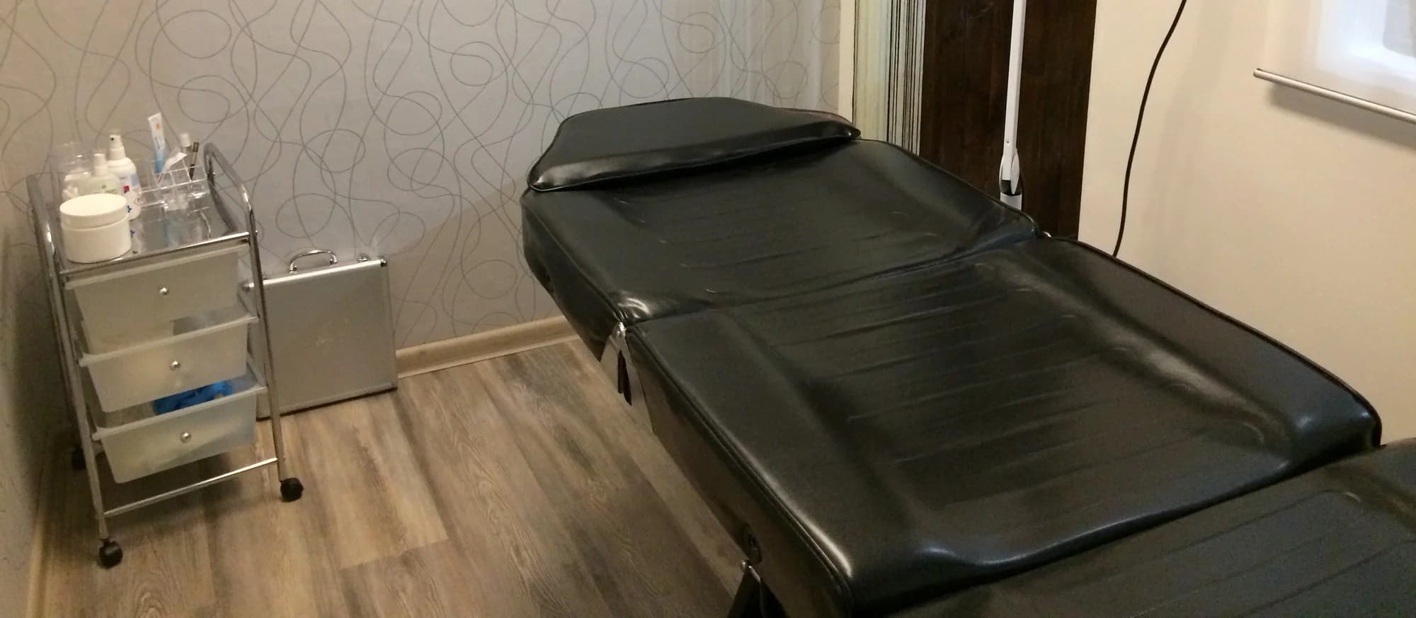 Když vám příroda nenadělila husté obočí: permanentní make-up vláskováním