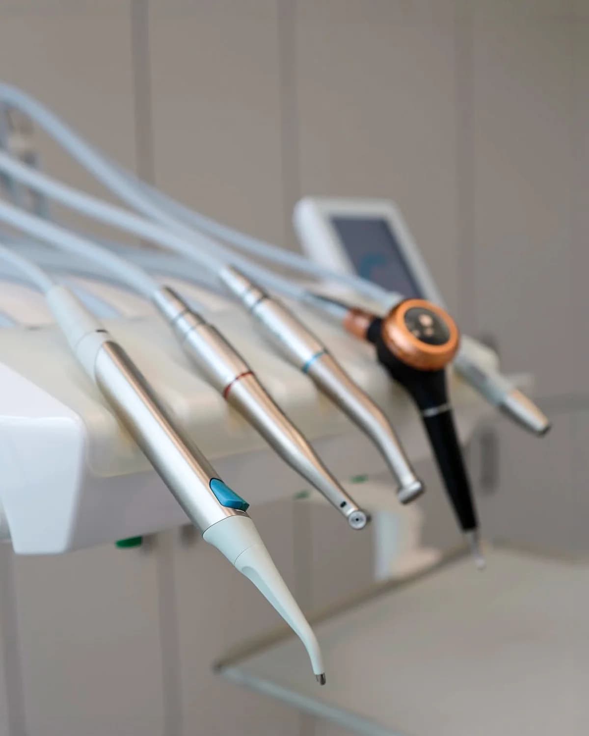 Dentální hygiena s airflow v pražské Michli: odstranění plaku i pigmentace
