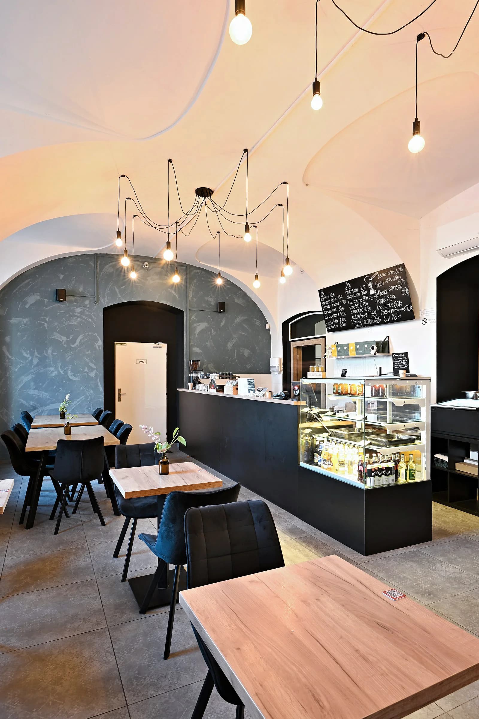 Voucher na 300-1 000 Kč na nápoje i jídlo v kavárně Ruelto Cafe na Smíchově