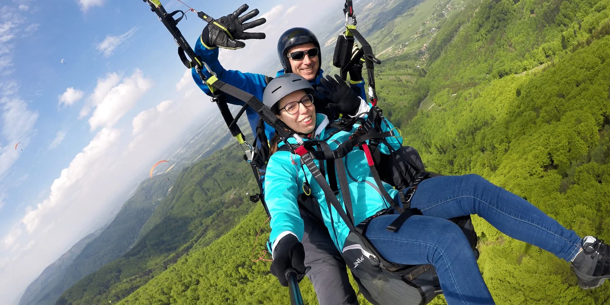 Paraglidingový tandemový let na míru s akrobacií, videozáznamem a certifikátem