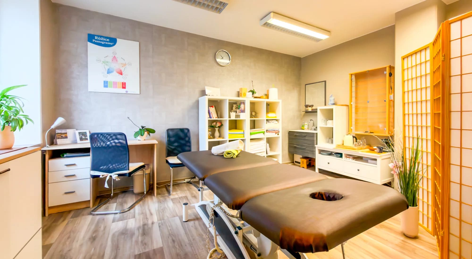Masáž krční páteře, baňkování, rašelinový zábal i Breussova technika