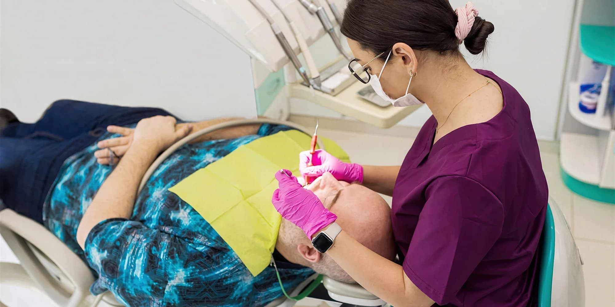 Profesionální péče o úsměv: dentální hygiena s airflow nebo balíček s bělením