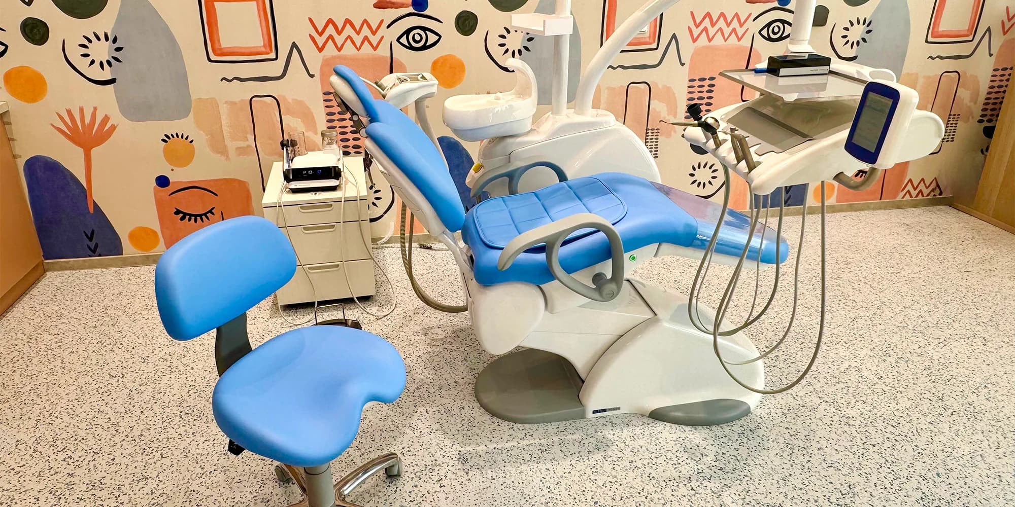 Dentální hygiena pro celou rodinu s možností adaptace: odstranění kamene, pískování i bělení