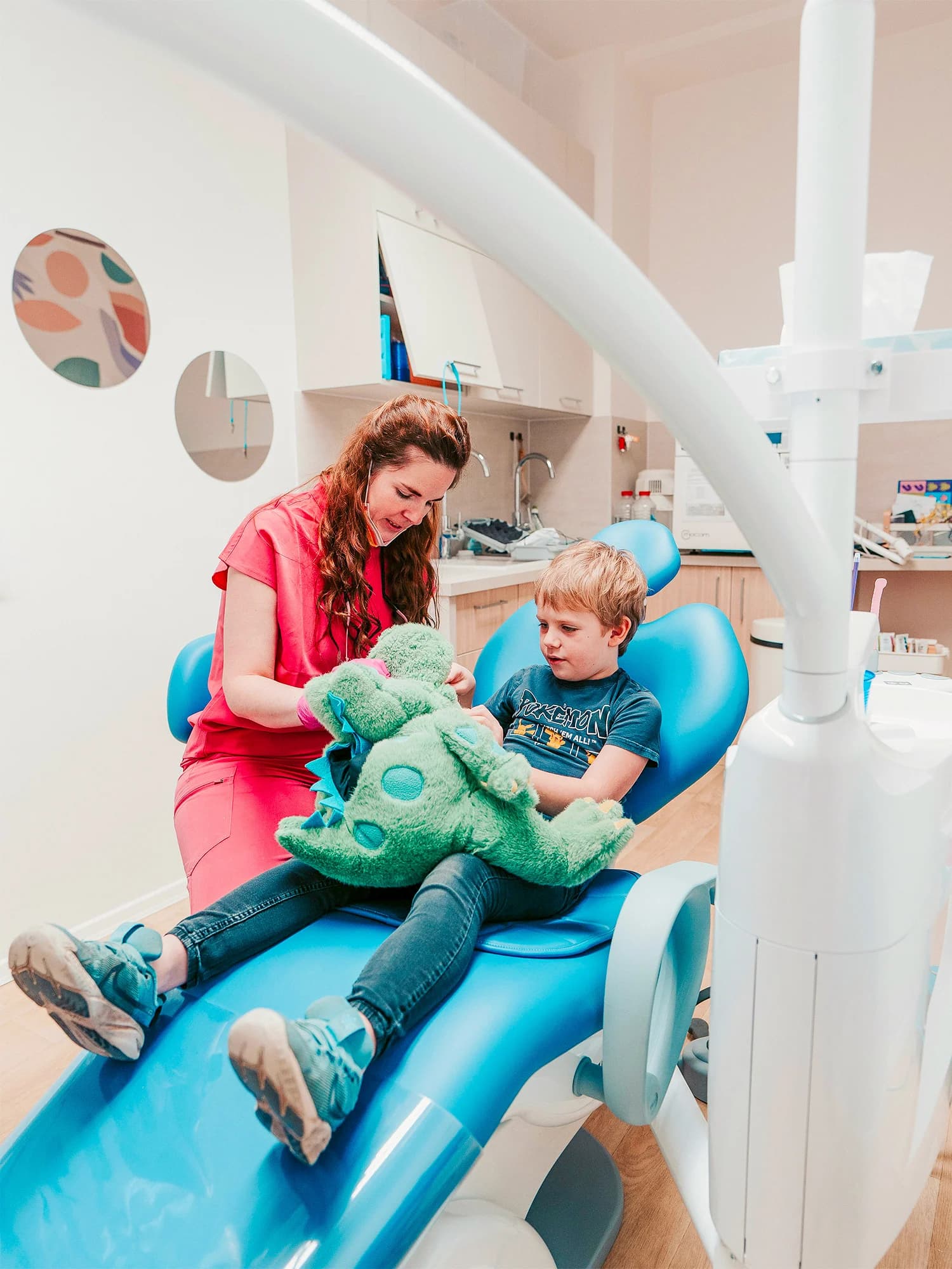 Dentální hygiena pro celou rodinu s možností adaptace: odstranění kamene, pískování i bělení