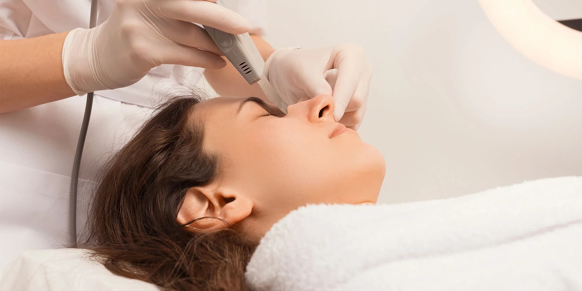 Rozmazlete svou pleť: kosmetické ošetření anti-age, intenzivní, luxusní či anti-acne i varianta pro muže