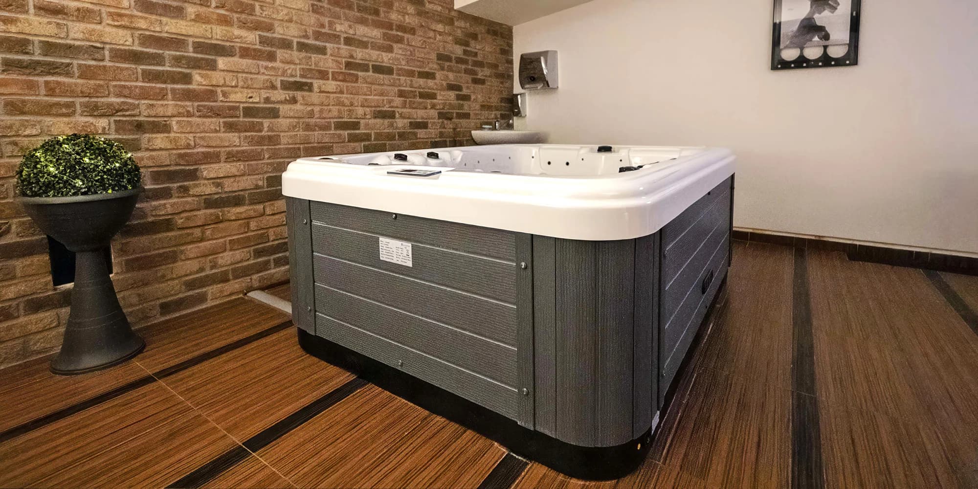 Netradiční rande: 60 až 120 minut relaxu v privátním wellness s vířivkou a infrasaunou