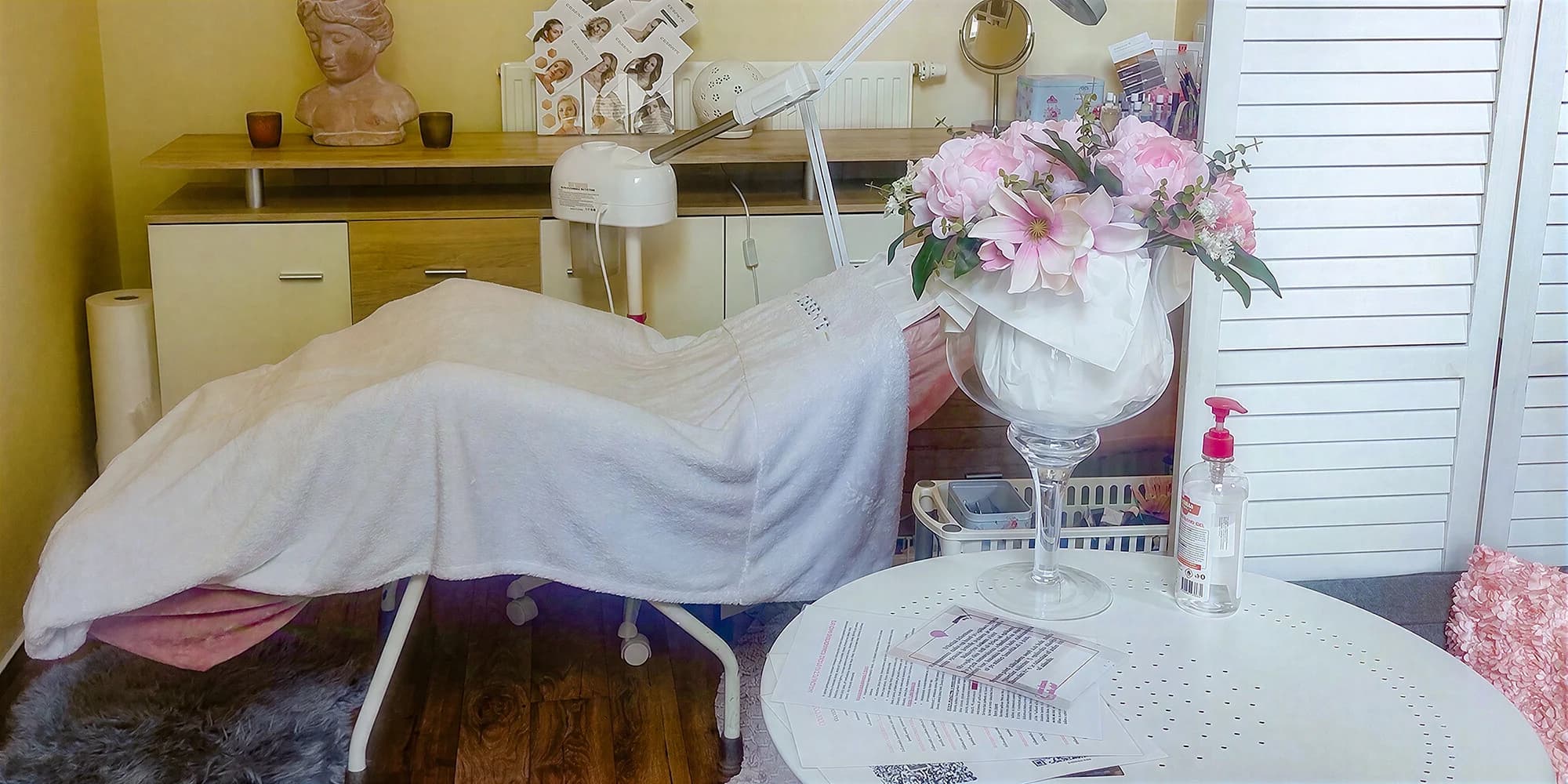 Dárkový voucher na 500-1500 Kč: ošetření pleti, masáž obličeje, PMU i líčení