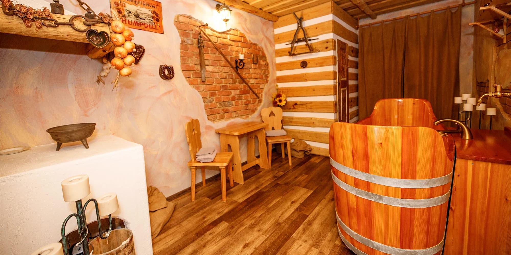 Pivní relax pro dva: společná pivní koupel s neomezeným Bernardem