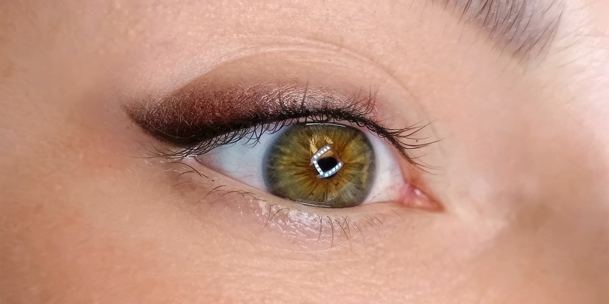 Permanentní make-up rtů nebo očí, nastřelení náušnic i hairstroke