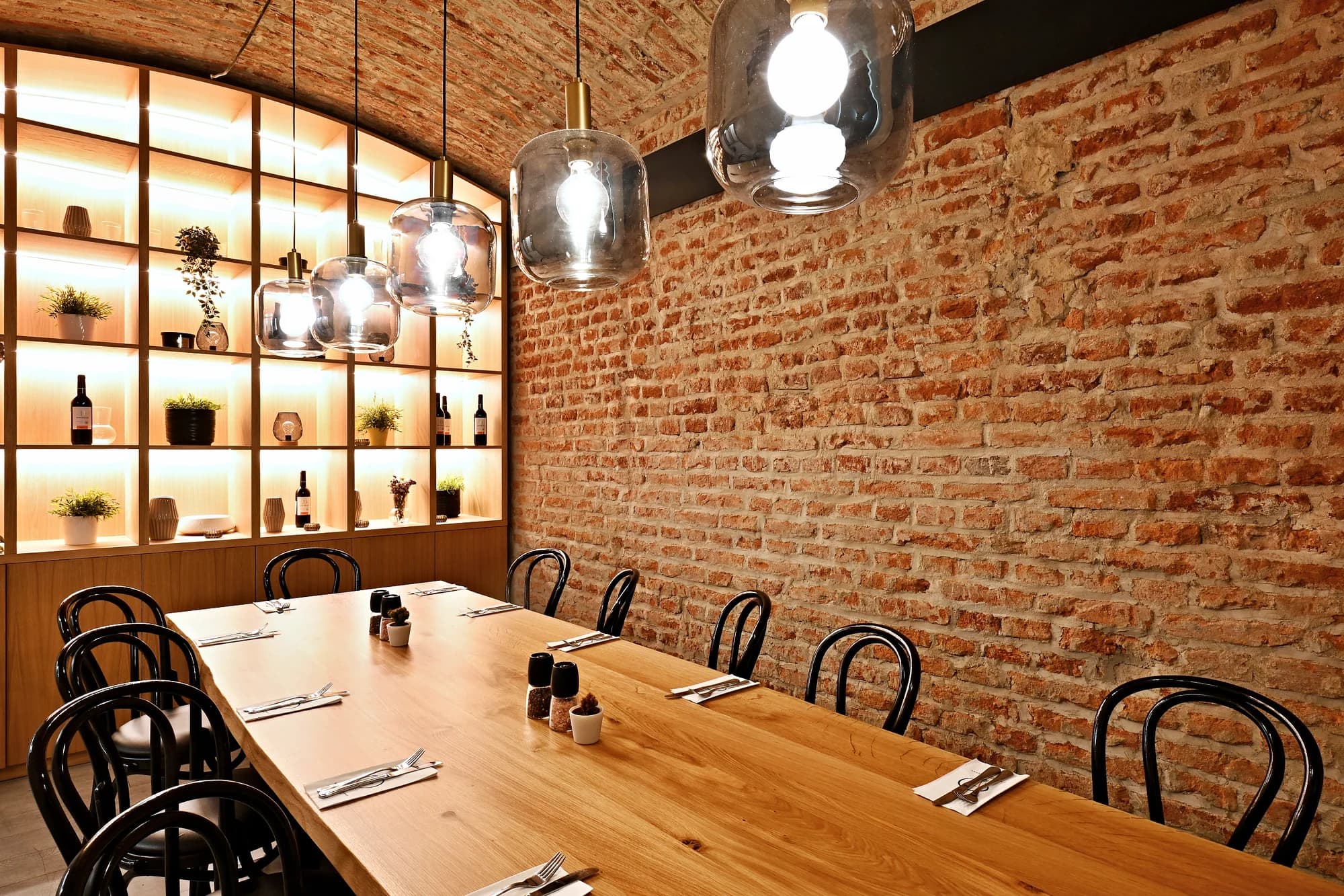 Degustační menu u náplavky: kulajda, tatarský biftek, roastbeef i panenka a dezert z mascarpone
